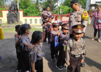 Kunjungan Paud Nurul Hidayah, Polsek Kebon Pedes Kenalkan Tugas Polisi