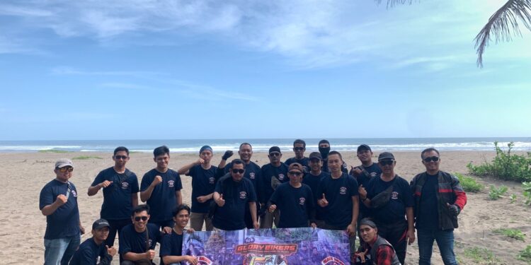 Keren, Glory Bikers Ciamis (GBC) SMKN 2 Ciamis Aniversary ke- 5 Gelar Aksi bakti sosial