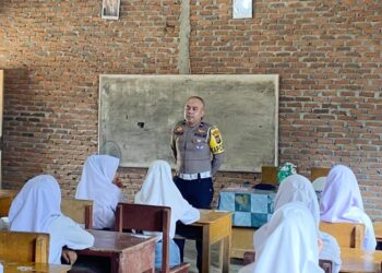 Police Go to School, Kanit Regident Sosialisasikan Keselamatan dalam Berlalu Lintas