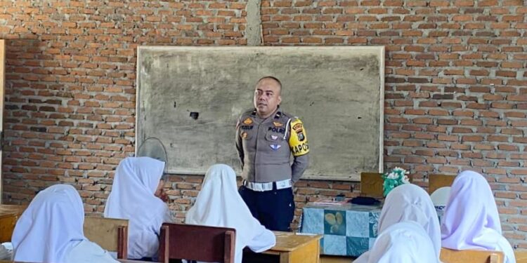 Police Go to School, Kanit Regident Sosialisasikan Keselamatan dalam Berlalu Lintas