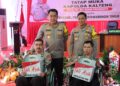 Kapolda Kalteng Irjenpol Drs Djoko Poerwanto Berikan Tali Asih kepada Anggota Polres Kotim yang Sakit