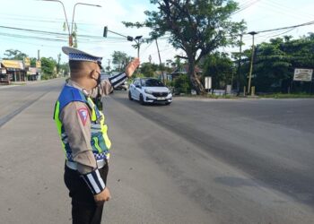 Bentuk Pelayanan Kepada Masyarakat , Satlantas Polres Kotim Laksanakan Pengaturan Lalu Lintas