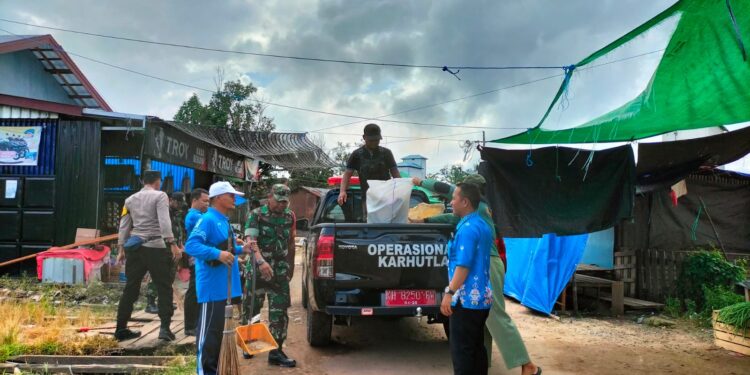 Koramil 1015-06 Cempaga Gelar Karya Bakti TNI Pembersihan Lingkungan dan Selokan.