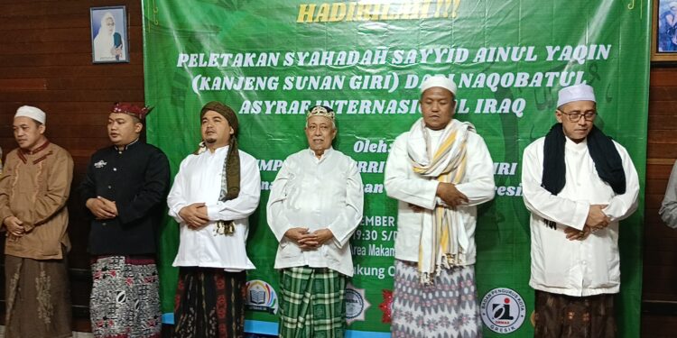 Silakturohim Pimpinan Himpunan Dzurriyah Sunan Giri ” Se- Indonesia