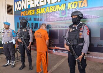 aniaya korban dengan kunci kontak