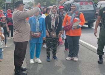 Peringati Hari Ibu Desa Cimari Gelar Jalan Sehat