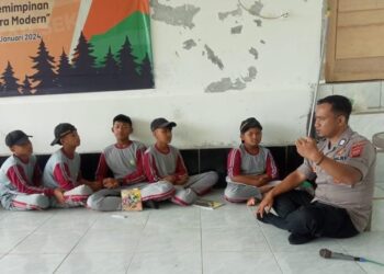 Polsek Kawali Polres Ciamis Giat Pembinaan dan Penyuluhan kepada Siswa Siswi SMP di Wilayah Sukamantri