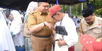 Bupati Tapsel dan Ketua TP PKK Kompak Hadiri Pengajian BKMT di Desa Saro Godung