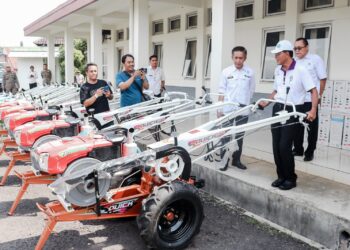 Kelompok Tani Terima Bantuan Alsintan, Ini kata Bupati Ciamis