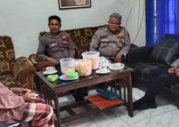 Ops Mantap Brata, Polsek Kawali Polres Ciamis Patroli Dialogis Koorkom ke Warga Citereup