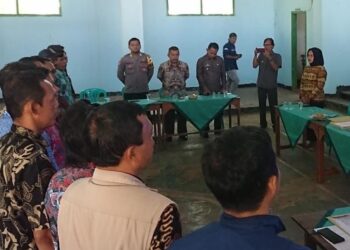 Polsek Sukadana Polres Ciamis Monitoring Pelantikan KPPS Desa Bunter
