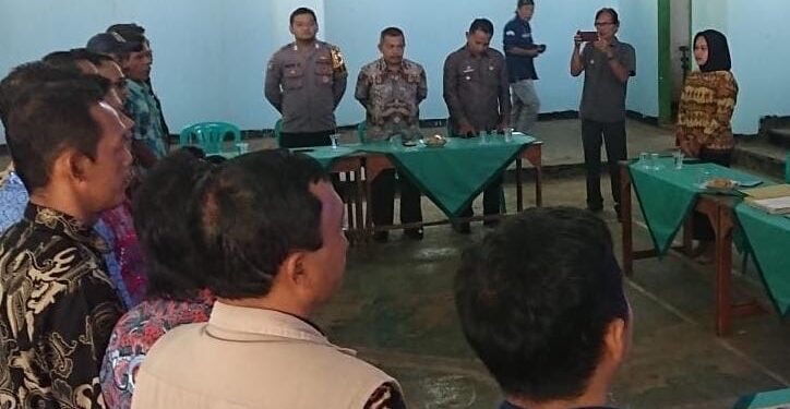 Polsek Sukadana Polres Ciamis Monitoring Pelantikan KPPS Desa Bunter