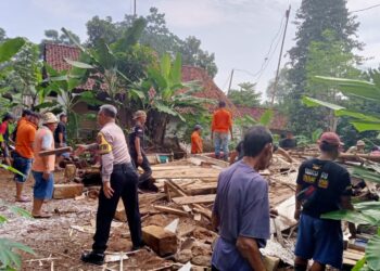 Ops Mantap Brata, Polsek Ciamis Polda Jabar Patroli Dialogis ke Warga Pasirdatar