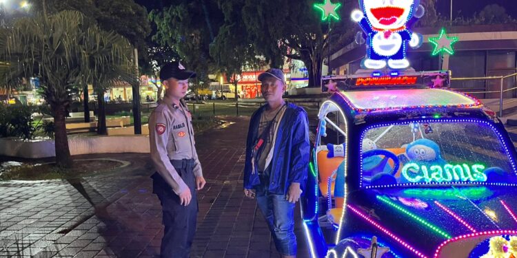 Antisipasi Aksi C3, Sat Samapta Polres Ciamis Patroli Dialogis Jalan Kaki ke Daerah Rawan Kejahatan