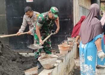 Cipta Kondisi, Polsek Rajadesa Polres Ciamis Giat Gotong Royong Pembangunan Mesjid Al-Hikmah di Desa Sirnabaya