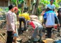 Humanis, Polsek Lakbok Polres Ciamis Bantu dan Monitoring Pengecoran Jalan di Desa Kutawaringin