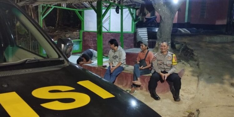 Berikan Rasa Nyaman, Polsek Cijeungjing Polres Ciamis Intens Patroli Biru di Malam Hari