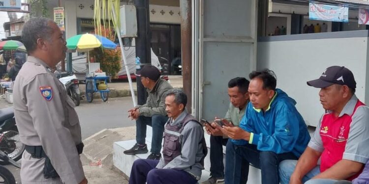 Antisipasi Gangguan Kamtibmas, Polsek Panumbangan Polres Ciamis Kunjungan Silaturahmi kepada Warga Desa Panumbangan