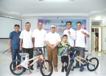 Bupati Tapsel Beri Tali Asih Kepada Atlit dan Pelatih Berprestasi