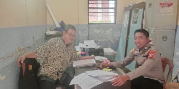 Gali Informasi, Polsek Lakbok Polres Ciamis Kunjungan Silaturahmi kepada Perangkat Desa Sidaharja