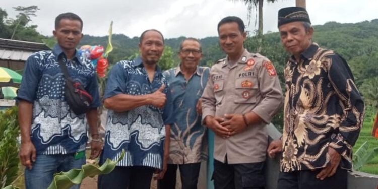 Antisipasi Gangguan Kamtibmas, Polsek Panjalu Polres Ciamis Kunjungan Silaturahmi kepada Warga Desa Maparah