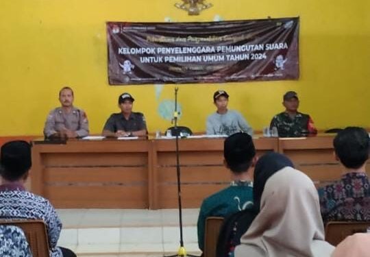 Polsek Cimaragas Polres Ciamis Monitoring Pelantikan KPPS Desa Janggala
