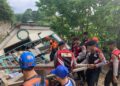 Puluhan Petugas Gabungan di Sukabumi Bersihkan Puing Rumah Yang Runtuh Diterjang Angin Puting Beliung