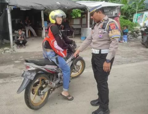 Sat Lantas Polres Garut Bersama Anggota, Lakukan OPS Knalpot Bising Dan Beri Imbauan Agar Ganti Knalpot Dengan Setandarnya