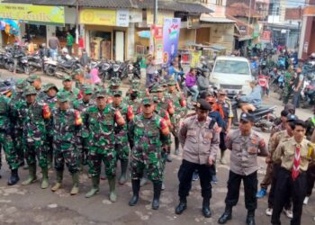 Kodim 0611 Garut Gelar Karya Bhakti Bersihkan Pasar Desa Sukamukti Sukawening