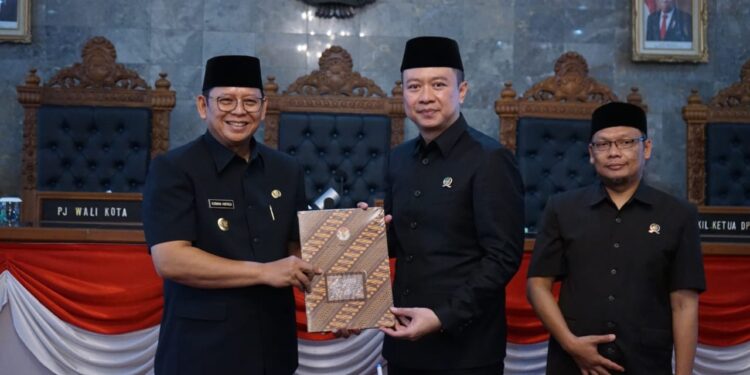 DPRD dan Pemkot Sukabumi Tanda Tangani Nota Kesepakatan Rancangan Awal RPJPD Kota Sukabumi 2025-2045