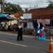 Bantu Anak Menyebrang, Polsek Cikoneng Polres Ciamis Siagakan Personel di Depan Sekolah