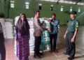 Polsek Panjalu Polres Ciamis Giat Monitoring Program Pemerintah Pembagian beras di Desa Cibeureum