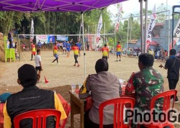 Polsek Ciamis Polres Ciamis Monitoring Gelaran Penutupan Lomba Voli di Desa Mekarjadi