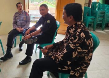 Cipta kondisi Operasi Matap Brata, Polsek Cihaurbeuti Polres Ciamis Kunjungan Silaturahmi kepada Warga Desa Pamokolan