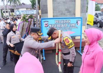 AKBP Akmal Ikuti Tradisi Penyambutan Sebagai Kapolres Ciamis Baru