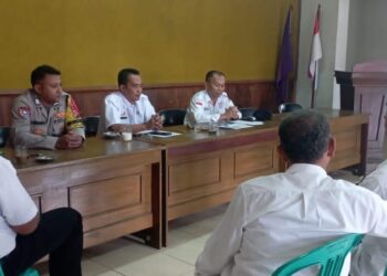 Polsek Kawali Polres Ciamis Hadiri Giat Rapat Minggon Desa Awiluar