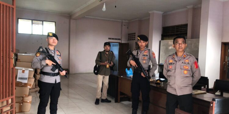 Ops Mantap Brata Lodaya, Polres Ciamis Bersiaga di Gudang Dekopinda Lokasi Logistik KPU