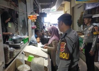 Sat Samapta Polres Ciamis Giat Pemantauan Harga dan Ketersediaan Bahan Pokok di Pasar Subuh Ciamis