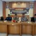 Polsek Cisaga Polres Ciamis Monitoring Pelantikan KPPS Desa Sukahurip  Ciamis, mataperistiwa.id – Jajaran Polres Ciamis Polda Jabar melaksanakan monitoring pelantikan dan pengambilan sumpah janji Kelompok Penyelenggara Pemungutan Suara (KPPS) di Kabupaten Ciamis. Kegiatan ini dilaksanakan oleh seluruh Satuan Fungsi dan Polsek jajaran Polres Ciamis Polda Jabar.  Pemantauan sekaligus ditingkat Polsek jajaran dilaksanakan oleh personel Bhabinkamtinmas di desa/kelurahan masing-masing. Seperti salah satunya yang dilaksanakan oleh personel Polsek Sukahurip Polres Ciamis Polda Jabar di Aula Kantor Desa Sukahurip, Kecamatan Cisaga, Kabupaten Ciamis, Jawa Barat, Kamis (25/1/2024).  Monitoring ini dilaksanakan oleh anggota Bhabinkamtibmas Desa Sukahurip Polsek Cisaga Polres Ciamis Polda Jabar. Anggota hadir langsung berkoordinasi dengan penyelenggara Pemilu di tingkat Desa Sukahurip.  Kapolres Ciamis Polda Jabar AKBP Akmal SH., S.I.K., M.H., melalui Kapolsek Cisaga Iptu Aceng Narayana engatakan, kehadiran anggota untuk memberikan rasa nyaman dan aman masyarakat. Selain itu juga untuk memastikan pelantikan anggota KPPS berjalan lancar dan kondusif.  “Kehadiran Polri di acara tersebut sebagai bentuk dukungan dalam menyukseskan Pemilu 2024. Dimana Polri hadir untuk memberikan rasa nyaman dan amam masyarakat,” kata Iptu Aceng Narayana.  Kapolsek Cisaga Polres Ciamis Polda Jabar Iptu Aceng Narayana berpesan kepada masyarakat untuk bersama sama menyukseskan Pemilu 2024. Tanpa ada hoaks dan segala potensi yang dapat memecah belah bangsa.  Pelantikan ini diikuti oleh 49 anggota KPPS Desa Sukahurip yang tersebar di empat dusun. Mereka akan dibagi ke setiap TPS dan masing-masing TPS diisi oleh 7 anggota KPPS ( HD/Humas )