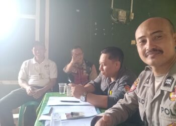 Polsek Cimaragas Giat Pengamanan Kotak Logistik Surat Suara Hasil.Pemilu 2024 di Aula Mts Asysyifaa Desa Cidolog