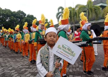 Murid RA MATHLA’UL ULUM Jrebeng Pawai Peringatan Isra Miraj 1445H/2024M