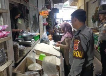 Satuan Samapta Patroli ke Pasar Subuh Ciamis Cegah Kecurahan Penimbunan Bahan Pokok