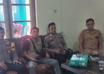 Polsek Panawangan Polres Ciamis Giat Pengamanan logistik Pemilu Tahun 2024 di PPK Kecamatan Panawangan
