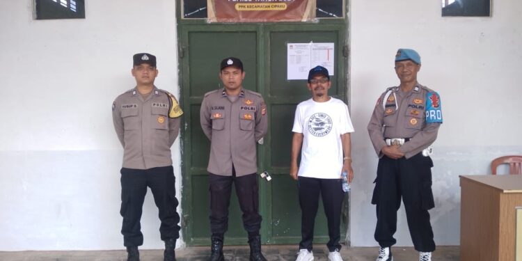 Ops Mantap Brata Lodaya, Polsek Cipaku Polres Ciamis Siagakan Anggota di Gudang Logistik PPK