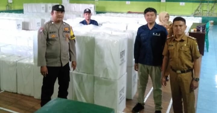 Ops Mantap Brata Lodaya, Polsek Kawali Polres Ciamis Siagakan Anggota Pengamanan di Gudang Logistik PPK