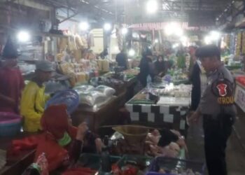 Sat Samapta Polres Ciamis Giat Pemantauan Harga dan Ketersediaan Bahan Pokok di Pasar Ciamis Manis