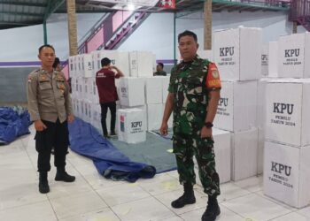 Polsek Ciamis Monitoring Pendistribusian Logistik Pemilu 2024 dari PPK Kecamatan Ciamis ke PPS Desa Imbanagara