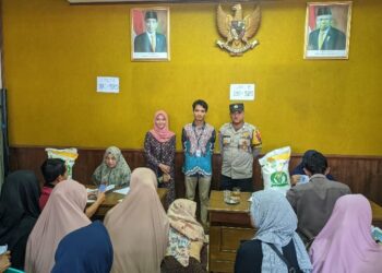 Agar Tepat Sasaran, Polsek Kawali Polres Ciamis Giat Monitoring Penyaluran Bantuan Pangan Beras di Desa Awiluar
