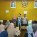 Agar Tepat Sasaran, Polsek Kawali Polres Ciamis Giat Monitoring Penyaluran Bantuan Pangan Beras di Desa Awiluar