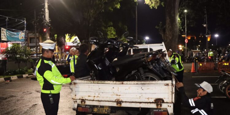 Gunakan Knalpot Tidak Sesuai Spesifikasi, 33 Pengendara di Sukabumi Ditilang Polisi
